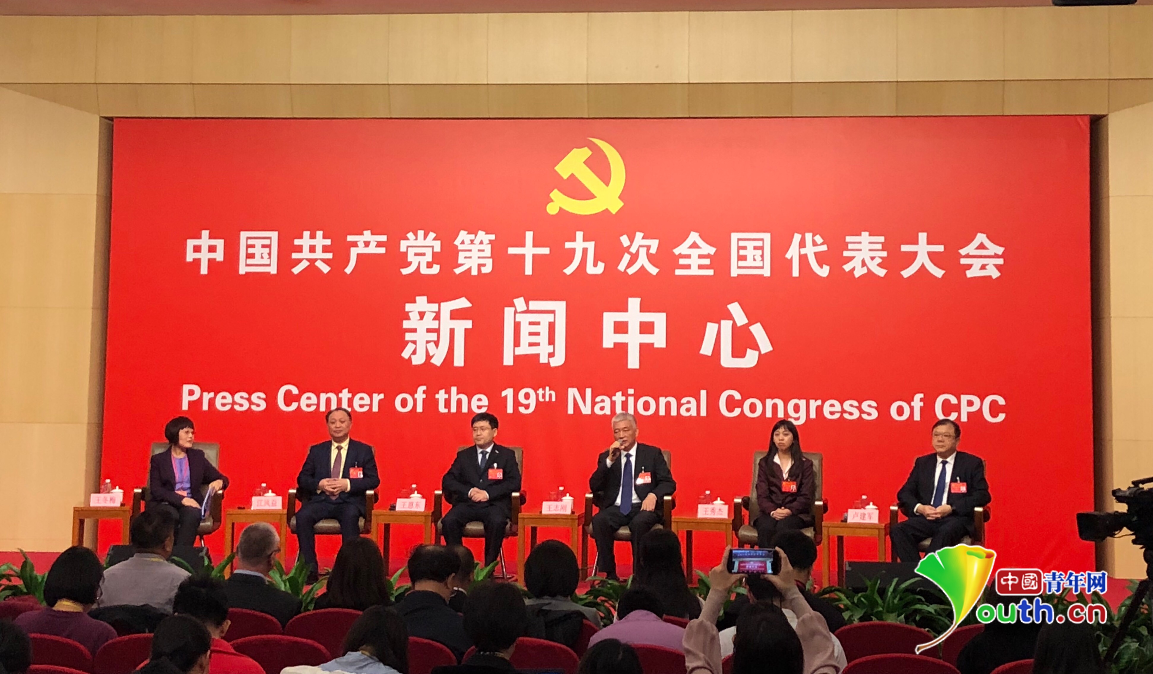 詹姆斯与克莱疏通提速！自正在墟市开启后即刻接头，议和或延续至昭质